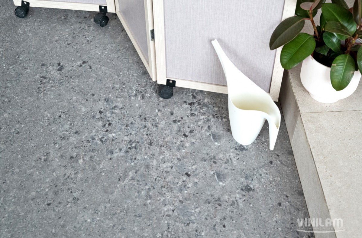 Кварцвиниловая плитка Vinilam клеевая Ceramo Stone Glue Терраццо 71613 950×475×2,5 фото в интерьере