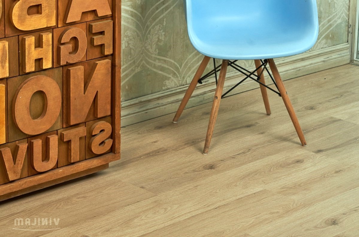 Кварцвиниловый SPC ламинат Vinilam Ceramo Wood Дуб Марсан 10219 1220×225×4,5 фото в интерьере