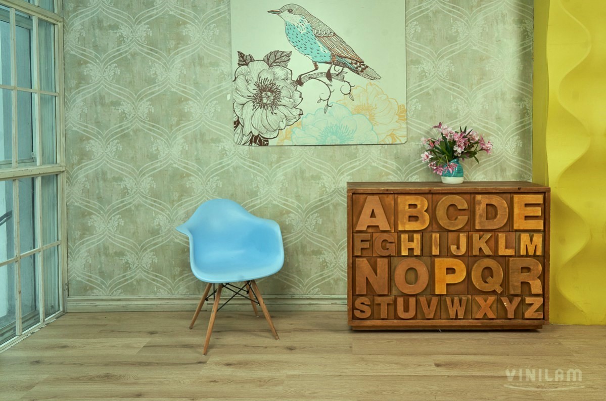 Кварцвиниловый SPC ламинат Vinilam Ceramo Wood Дуб Марсан 10219 1220×225×4,5 фото в интерьере