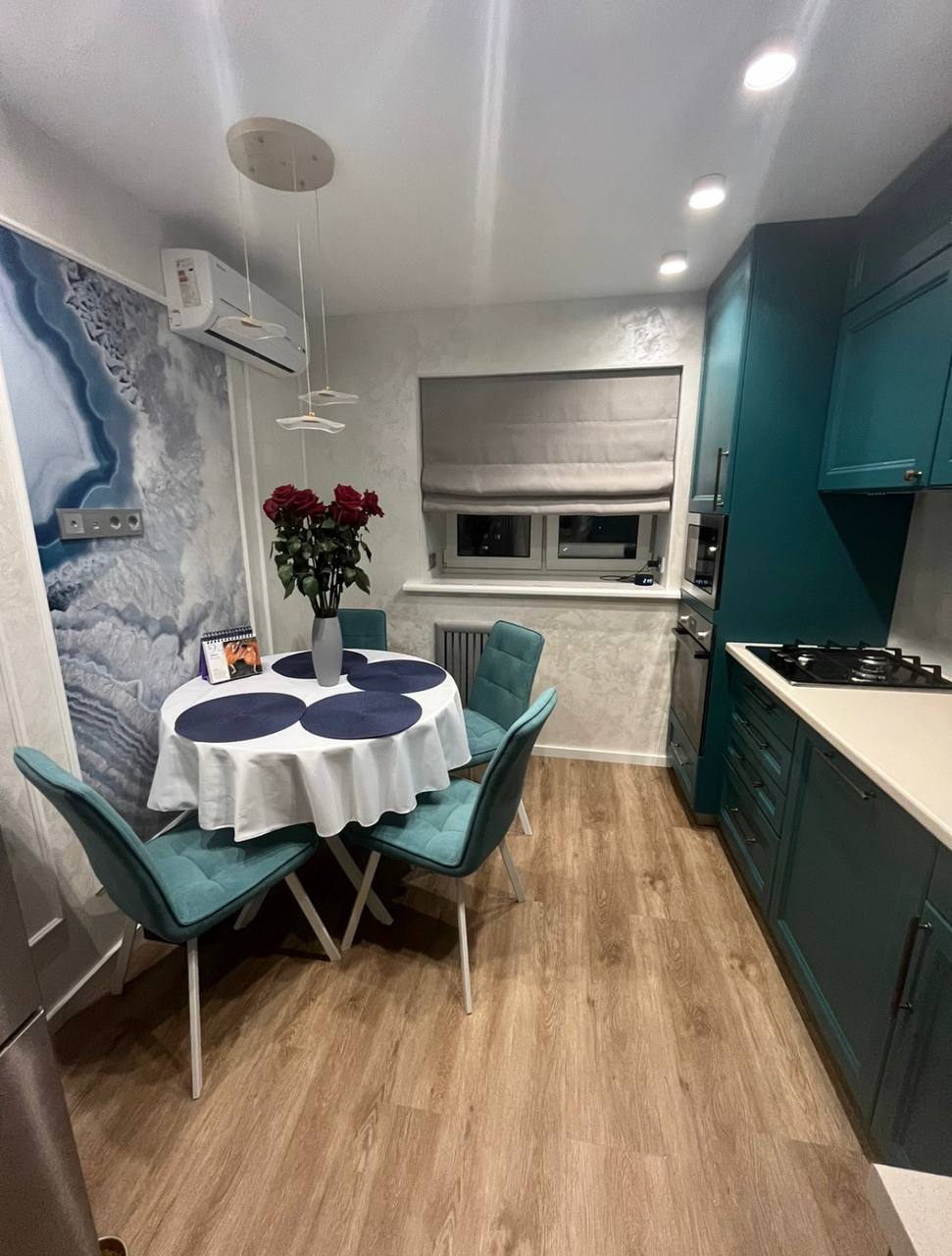 Кварцвиниловый SPC ламинат Vinilam Ceramo Wood Дуб Оливковый 61512 1220×225×5,5 фото в интерьере