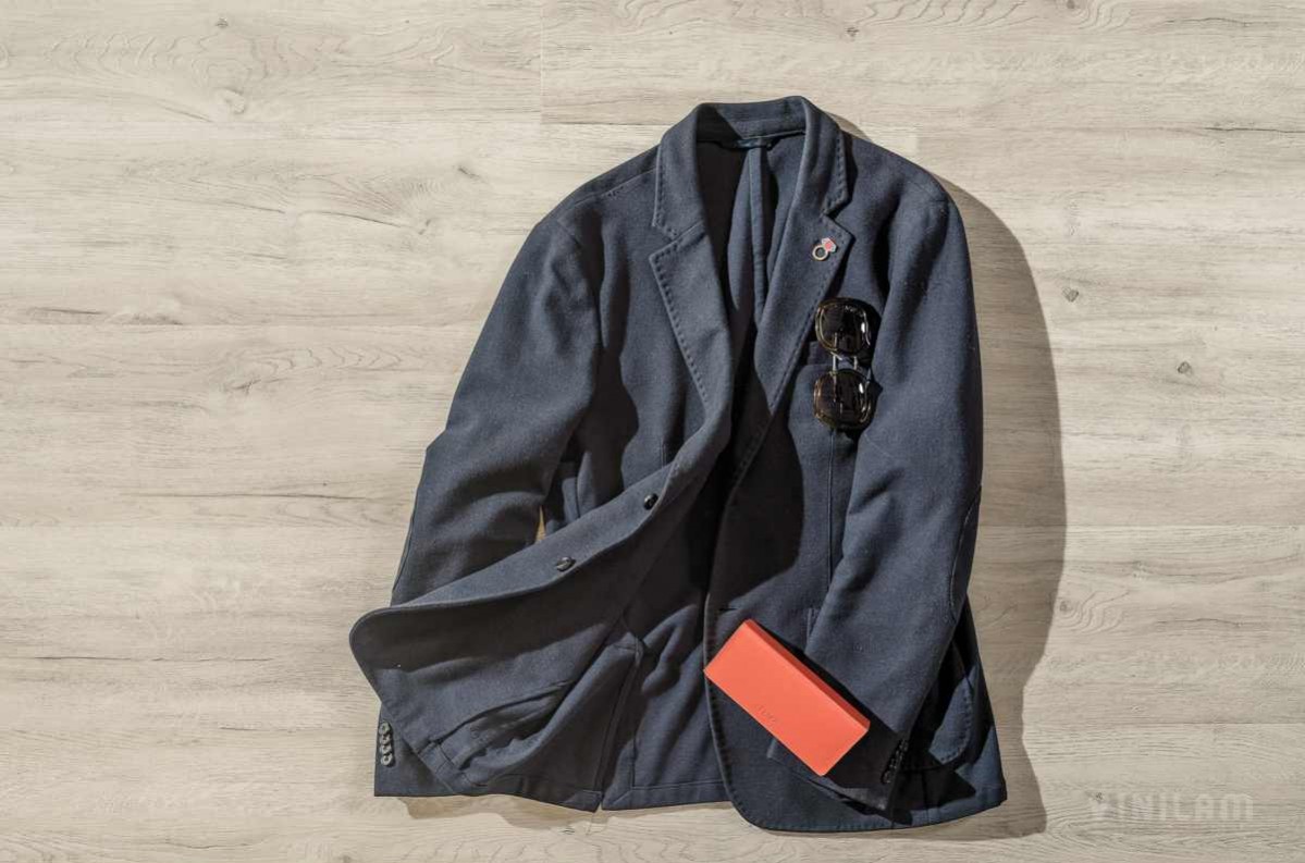 Кварцвиниловый SPC ламинат Vinilam Ceramo XXL Дуб Цюрих 8875-EIR 1520×225×5,5 фото в интерьере