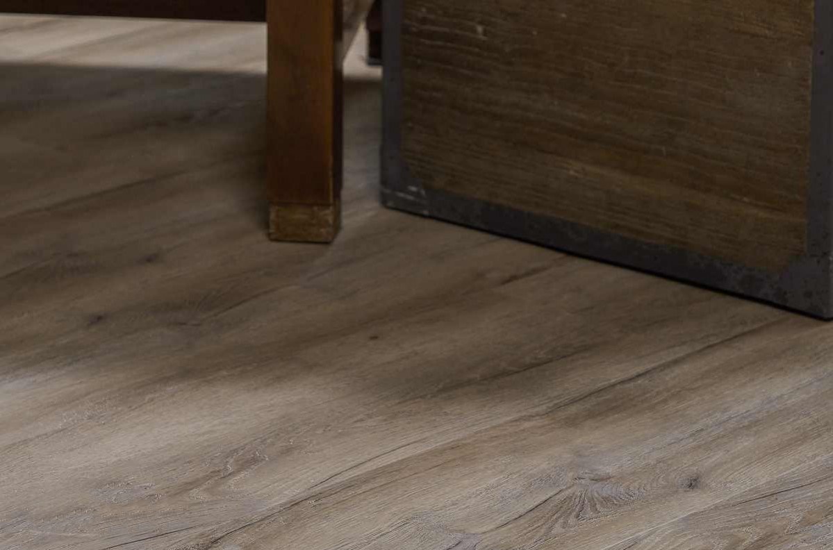 Кварцвиниловая плитка Vinilam клеевая Ceramo XXL Glue Дуб Женева 8870-EIR 1528×233×2,5 фото в интерьере