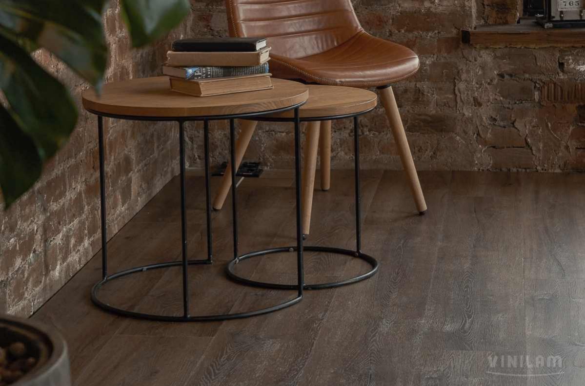 Кварцвиниловая плитка Vinilam клеевая Ceramo XXL Glue Дуб Берн 8885-EIR 1528×233×2,5 фото в интерьере