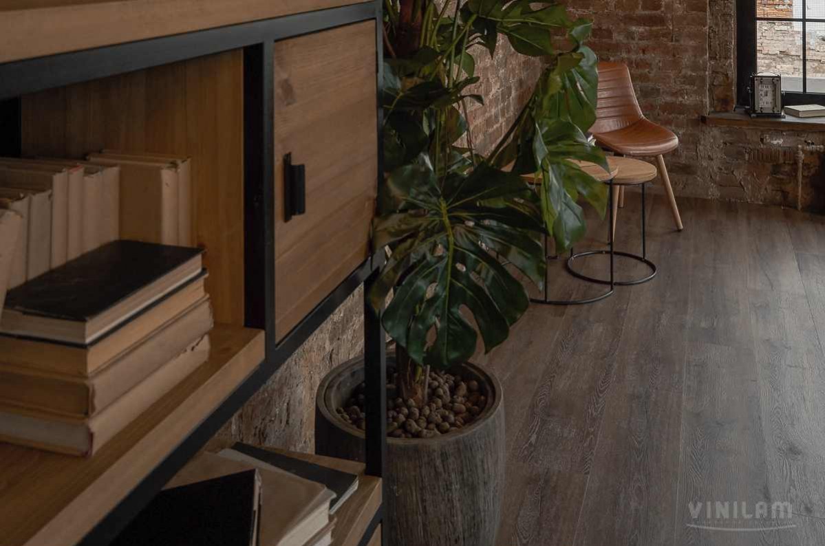 Кварцвиниловая плитка Vinilam клеевая Ceramo XXL Glue Дуб Берн 8885-EIR 1528×233×2,5 фото в интерьере