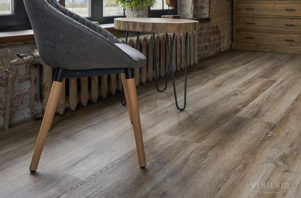 Кварцвиниловая плитка Vinilam клеевая Ceramo XXL Glue Дуб Биль 8895-EIR 1528×233×2,5 фото в интерьере