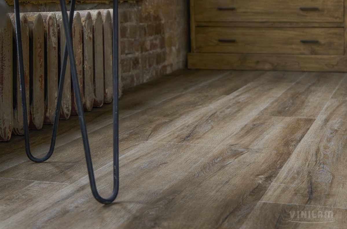 Кварцвиниловая плитка Vinilam клеевая Ceramo XXL Glue Дуб Биль 8895-EIR 1528×233×2,5 фото в интерьере