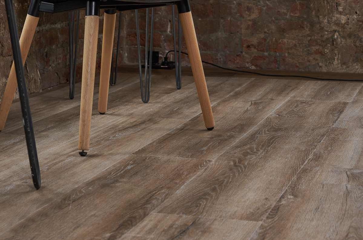 Кварцвиниловая плитка Vinilam клеевая Ceramo XXL Glue Дуб Биль 8895-EIR 1528×233×2,5 фото в интерьере