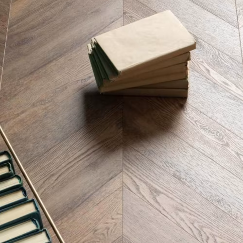 Кварцвиниловый SPC ламинат Vinilam Parquet Chevron Шеврон Нормандия RI153610CL4 французская елка 1293×305×8,5