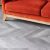 Кварцвиниловый SPC ламинат Vinilam Parquet Chevron Шеврон Легран RI444515CL4 французская елка 1293×305×8,5 фото в интерьере