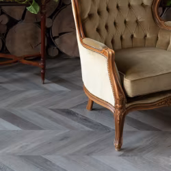 Кварцвиниловый SPC ламинат Vinilam Parquet Chevron Шеврон Легран RI444515CL4 французская елка 1293×305×8,5