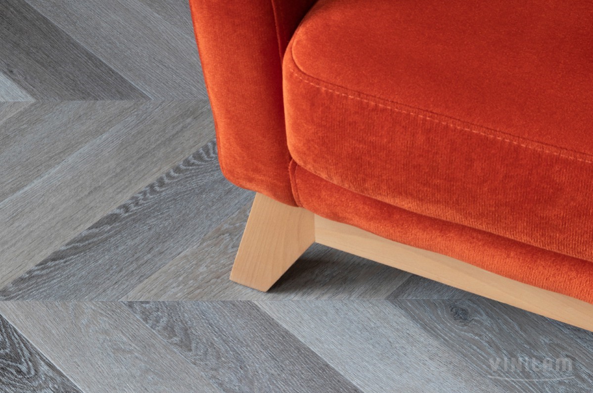 Кварцвиниловый SPC ламинат Vinilam Parquet Chevron Шеврон Легран RI444515CL4 французская елка 1293×305×8,5 фото в интерьере