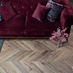 Кварцвиниловый SPC ламинат Vinilam Parquet Chevron Шеврон Лувр I107516 французская елка 1293×305×8,5
