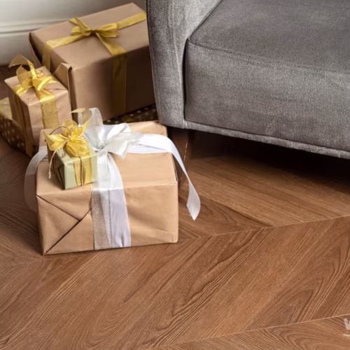 Кварцвиниловый SPC ламинат Vinilam Parquet Chevron Шеврон Плезир I1651102 французская елка 1293×305×8,5