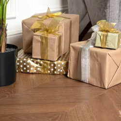 Кварцвиниловый SPC ламинат Vinilam Parquet Chevron Шеврон Плезир I1651102 французская елка 1293×305×8,5