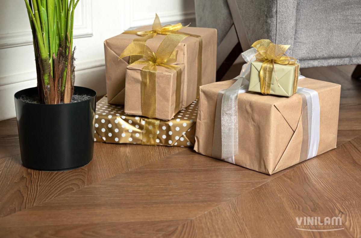 Кварцвиниловый SPC ламинат Vinilam Parquet Chevron Шеврон Плезир I1651102 французская елка 1293×305×8,5 фото в интерьере