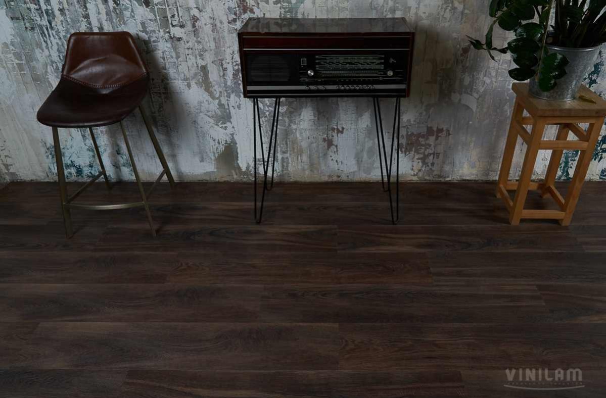Кварцвиниловый SPC ламинат Vinilam Allure ISOCORE Пекан южный I100216 1210×220×7,5 фото в интерьере