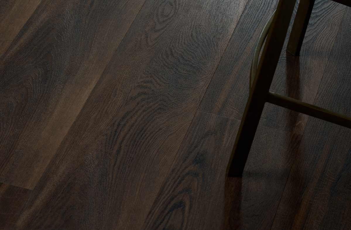 Кварцвиниловый SPC ламинат Vinilam Allure ISOCORE Пекан южный I100216 1210×220×7,5 фото в интерьере