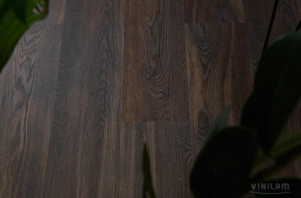 Кварцвиниловый SPC ламинат Vinilam Allure ISOCORE Пекан южный I100216 1210×220×7,5 фото в интерьере