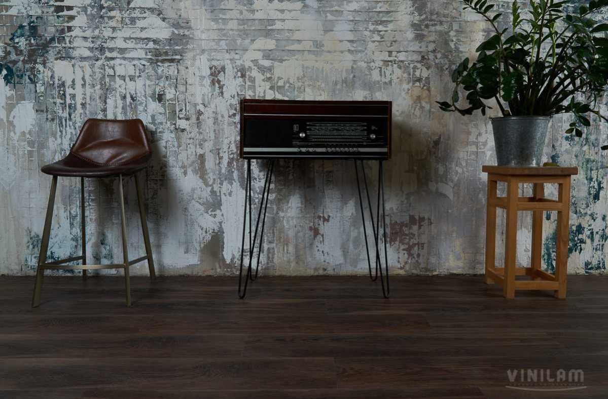 Кварцвиниловый SPC ламинат Vinilam Allure ISOCORE Пекан южный I100216 1210×220×7,5 фото в интерьере