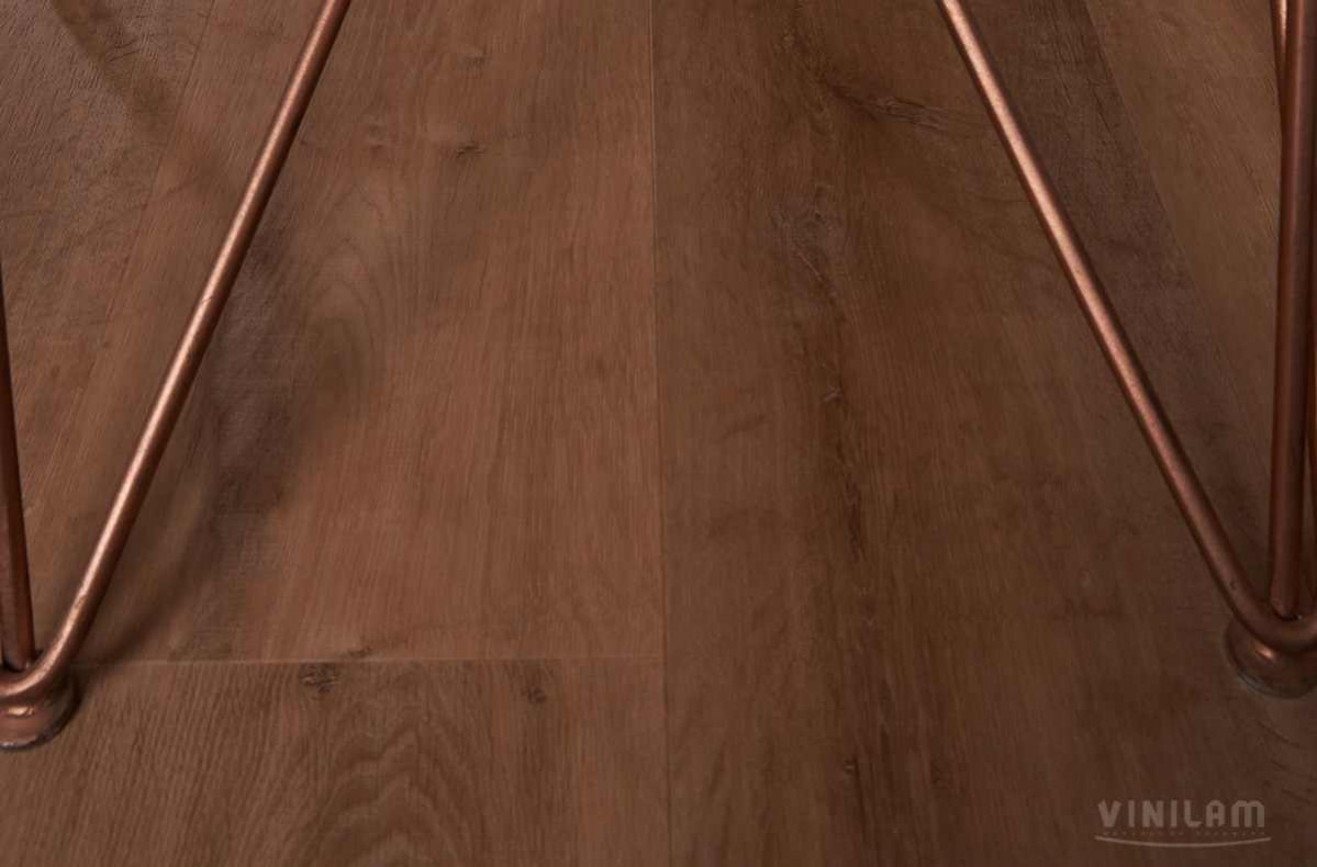 Кварцвиниловый SPC ламинат Vinilam Allure ISOCORE Дуб золотой I967109 1210×220×7,5 фото в интерьере