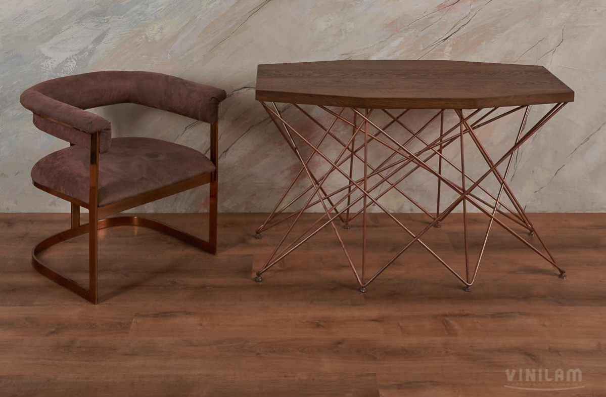 Кварцвиниловый SPC ламинат Vinilam Allure ISOCORE Дуб золотой I967109 1210×220×7,5 фото в интерьере