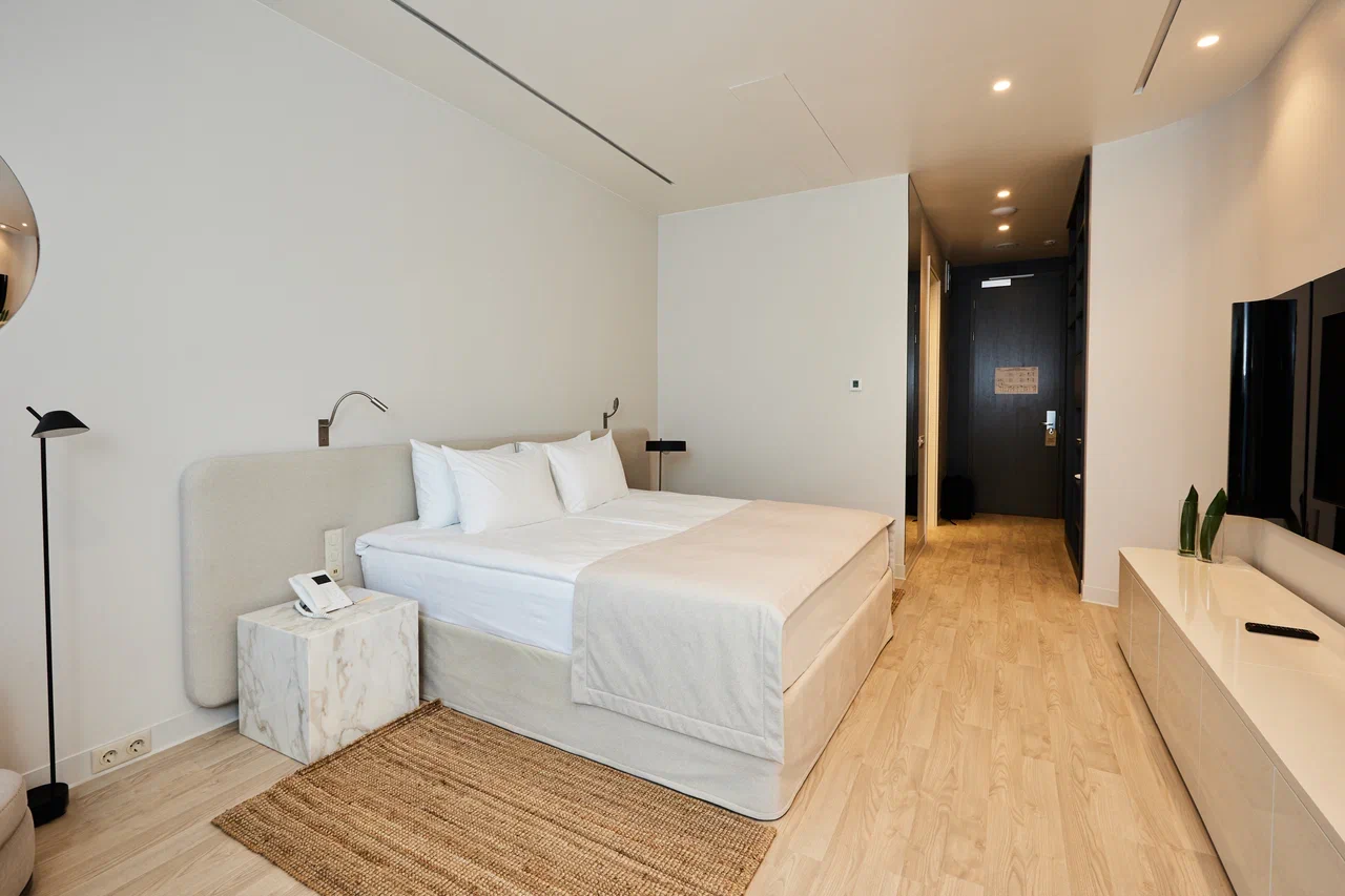 Композитная паркетная доска Quartz Parquet Классик Дуб песочный 408 400-1220×152×7 фото в интерьере Композитная паркетная доска Quartz Parquet Классик Дуб песочный 408 400-1220×152×7 фото в интерьере