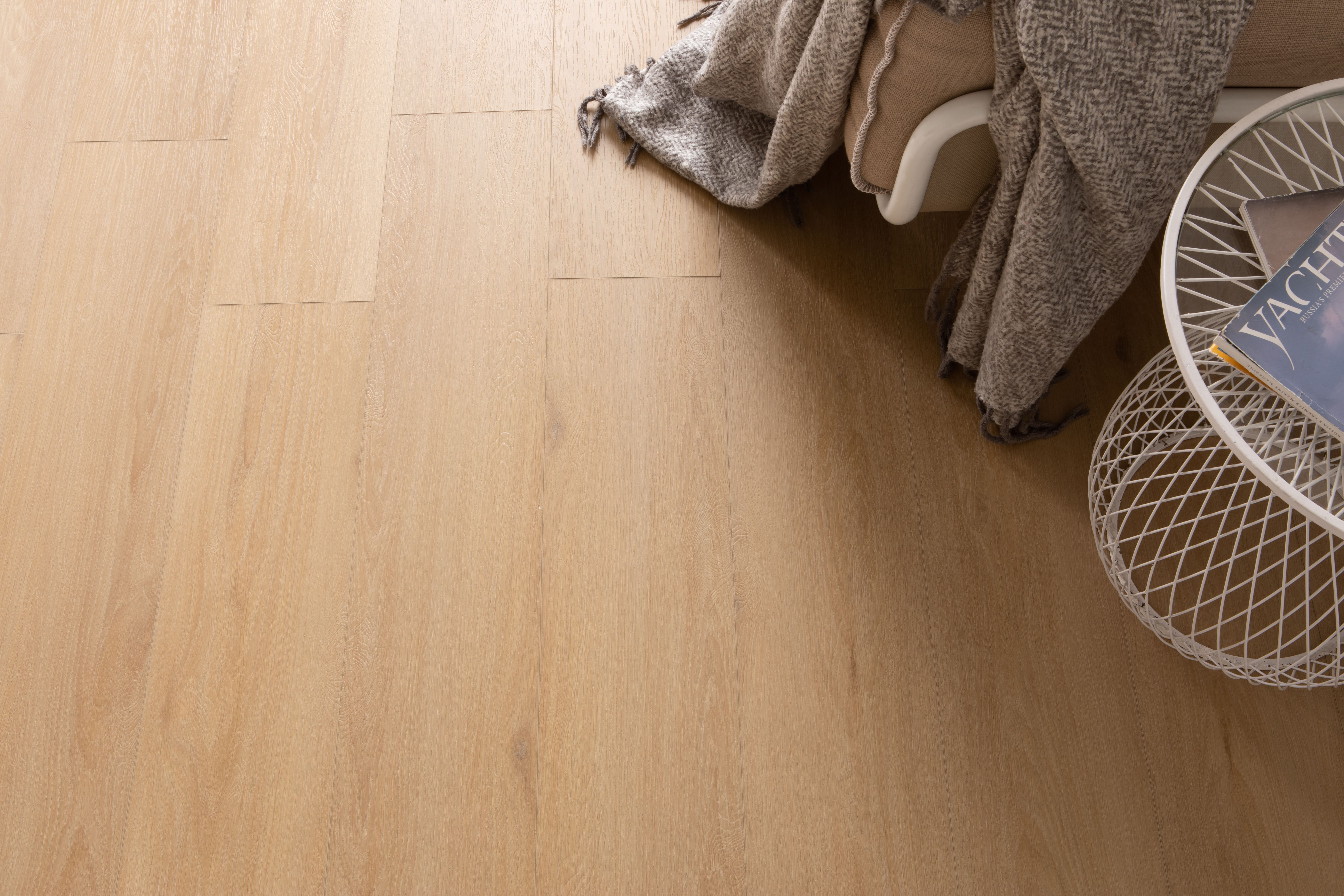 Кварцвиниловый SPC ламинат Vinilam Cork Дуб Рошфор 10110V 1220×227×7 фото в интерьере