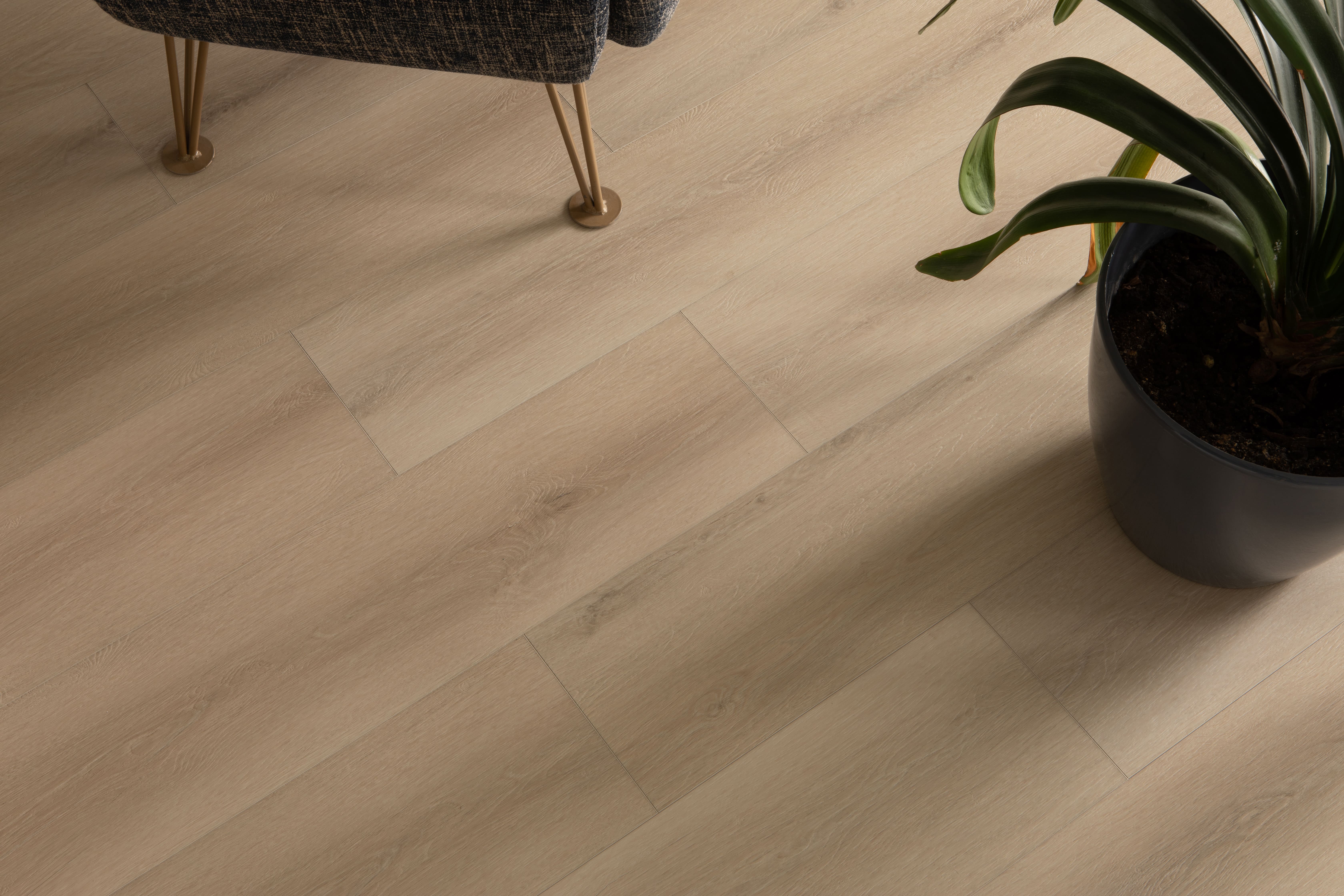 Кварцвиниловый SPC ламинат Vinilam Cork Дуб Намюр 10120V 1220×227×7 фото в интерьере