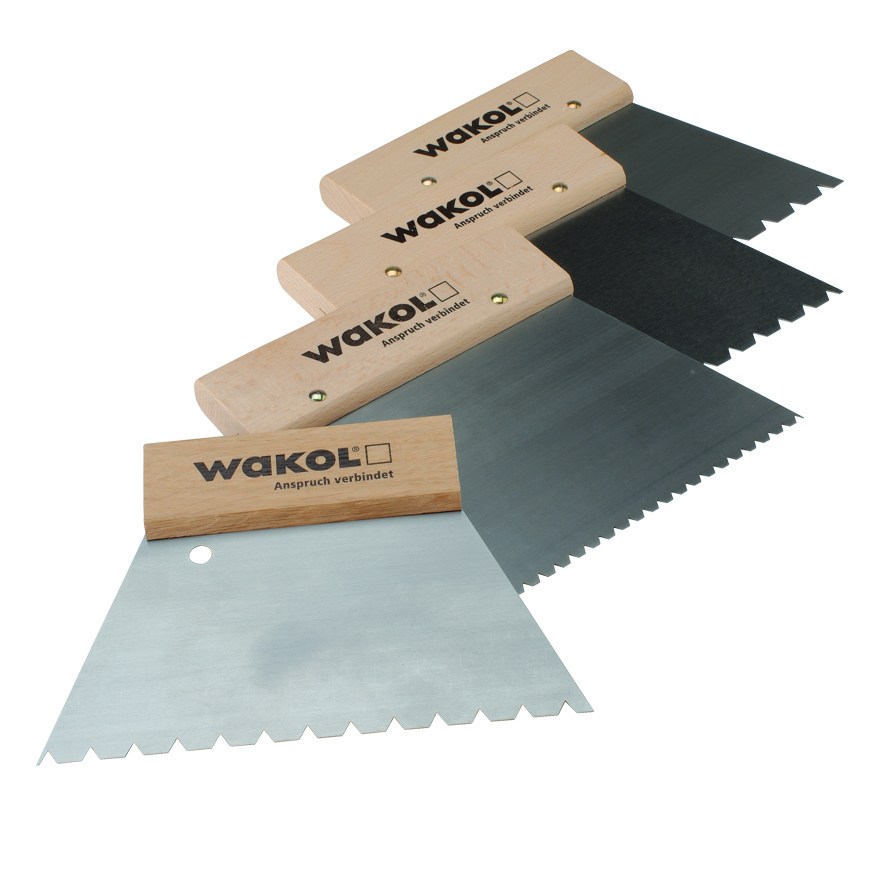 Шпатель зубчатый WAKOL для паркетного клея TKB B3 18 см