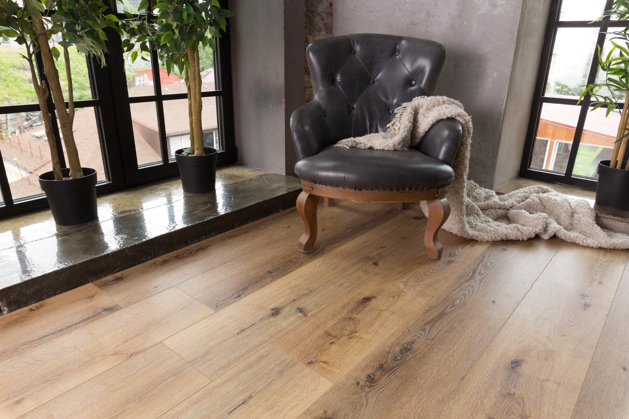 Кварцвиниловый SPC ламинат Aquafloor RealWood XL AF8002XL 1524×228×8 фото в интерьере