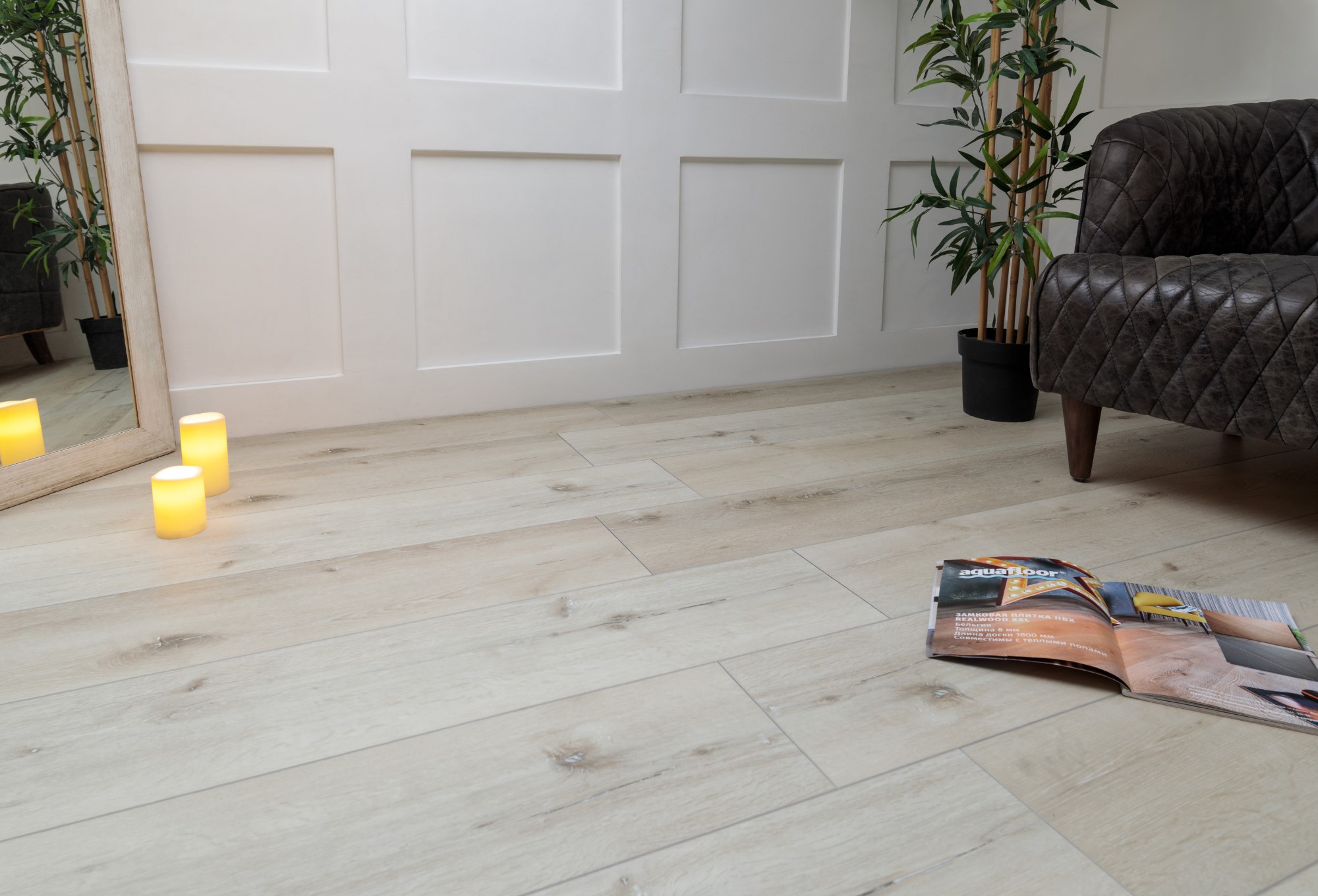 Кварцвиниловый SPC ламинат Aquafloor RealWood XL AF8007XL 1524×228×8 фото в интерьере