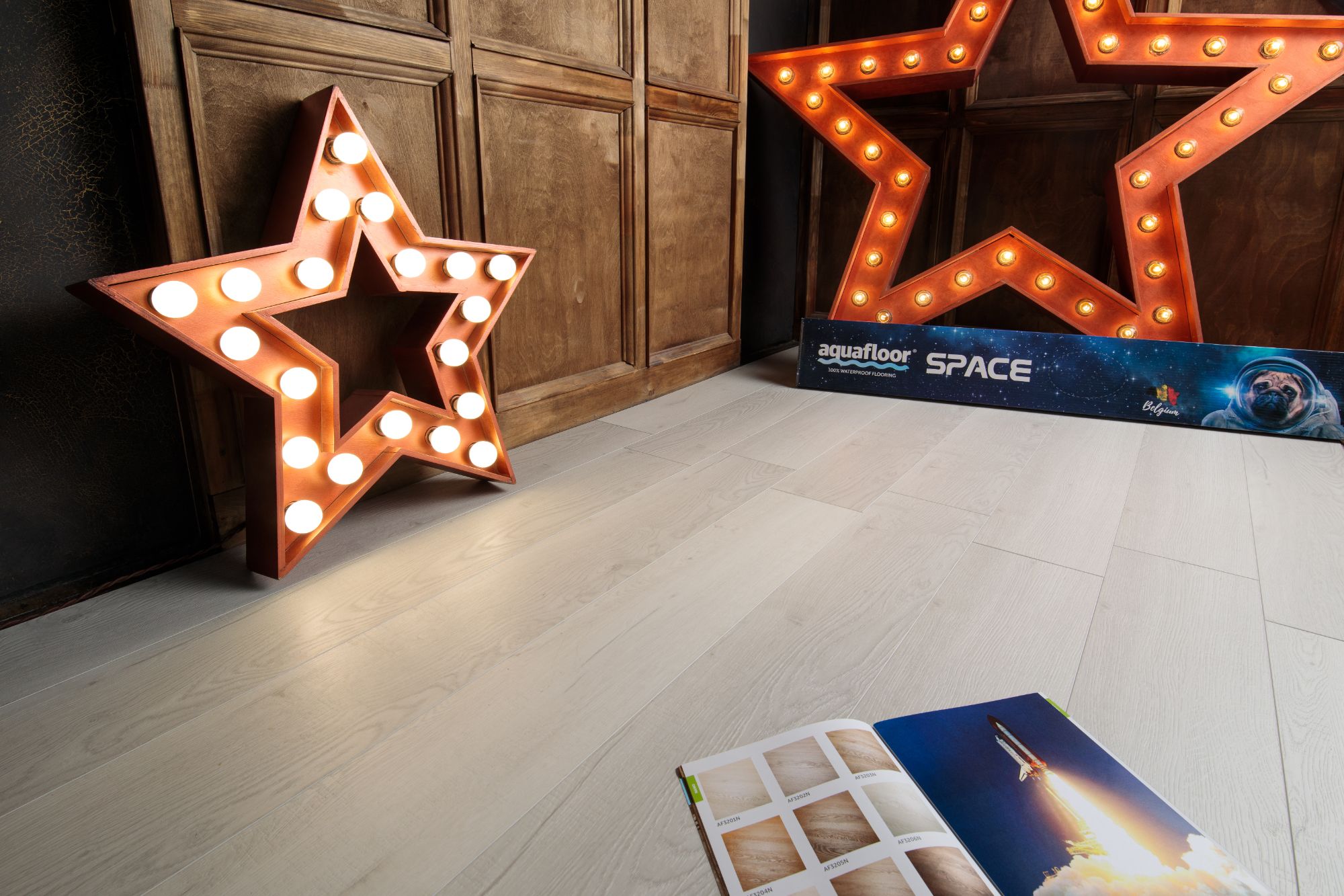 Кварцвиниловый SPC ламинат Aquafloor Space AF4051SPC 1220×180×4 фото в интерьере