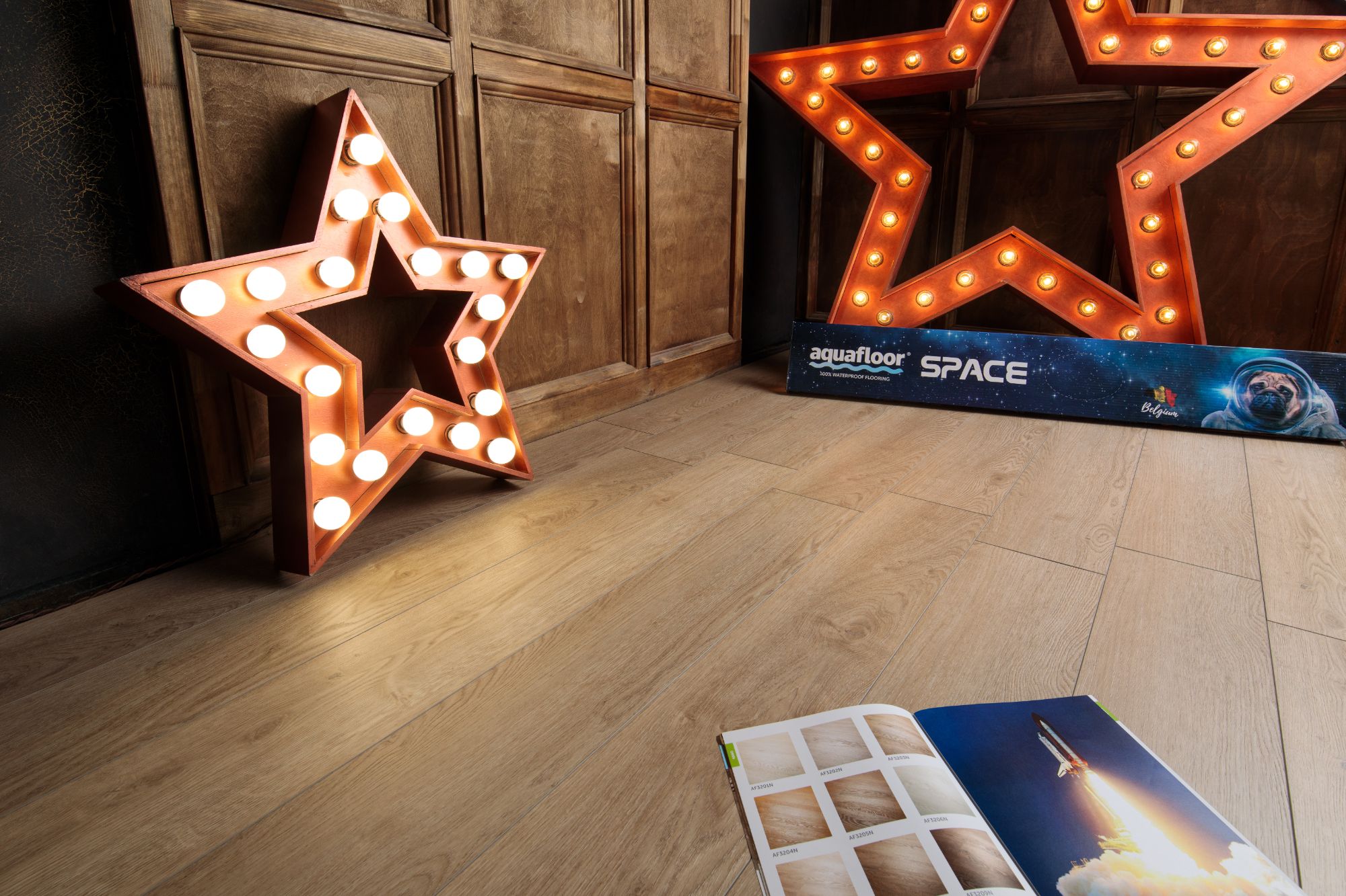 Кварцвиниловый SPC ламинат Aquafloor Space AF4054SPC 1220×180×4 фото в интерьере