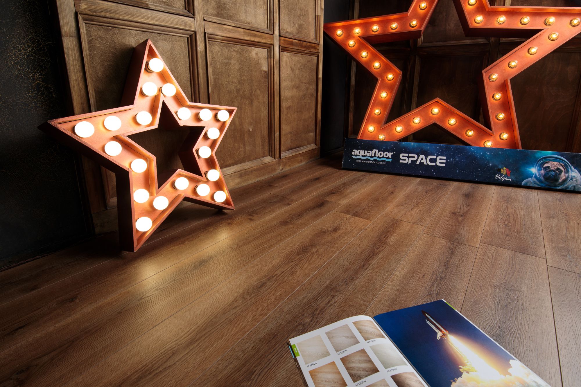 Кварцвиниловый SPC ламинат Aquafloor Space AF4056SPC 1220×180×4 фото в интерьере