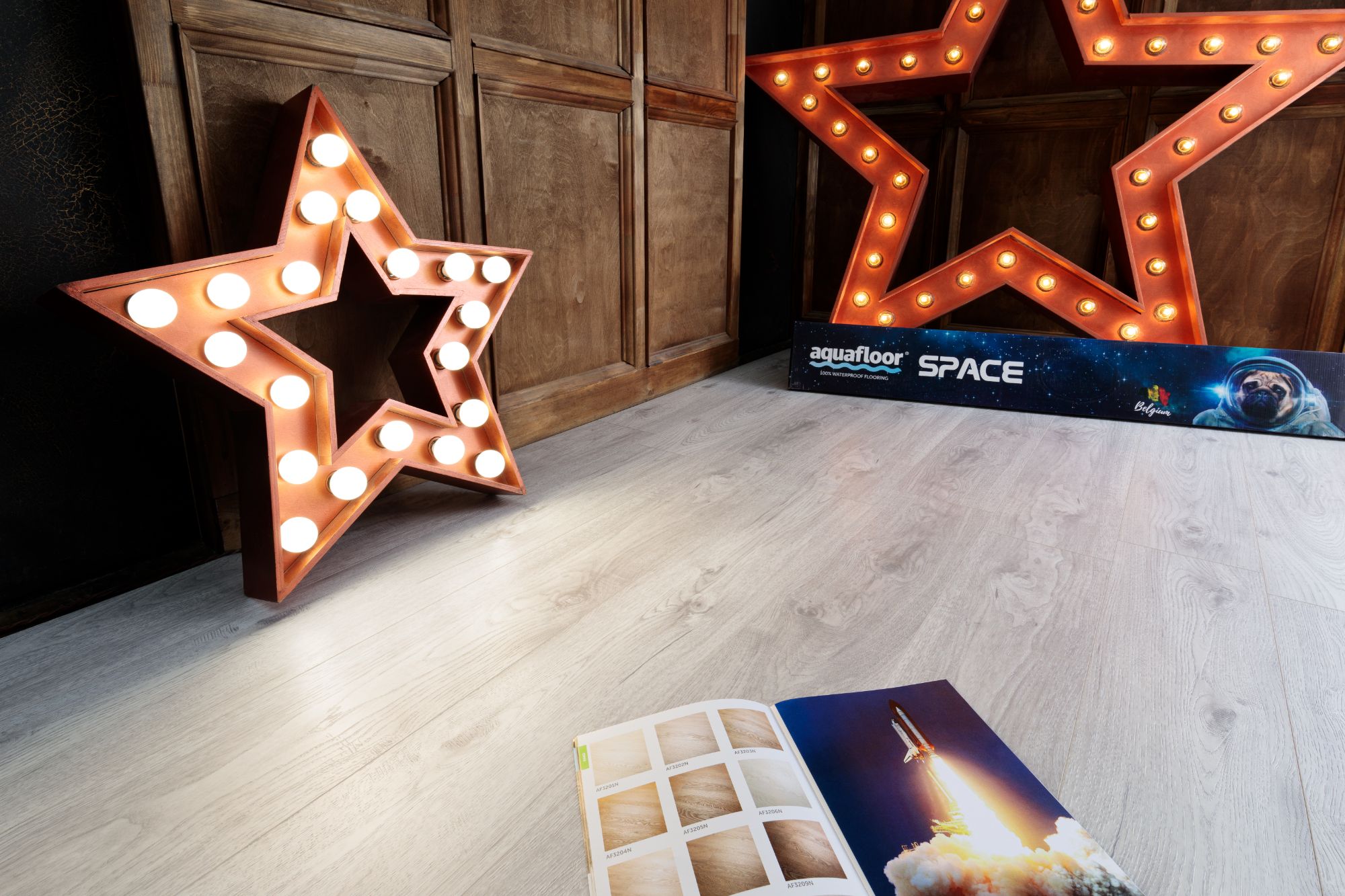 Кварцвиниловый SPC ламинат Aquafloor Space AF4032SPC 1220×180×4 фото в интерьере