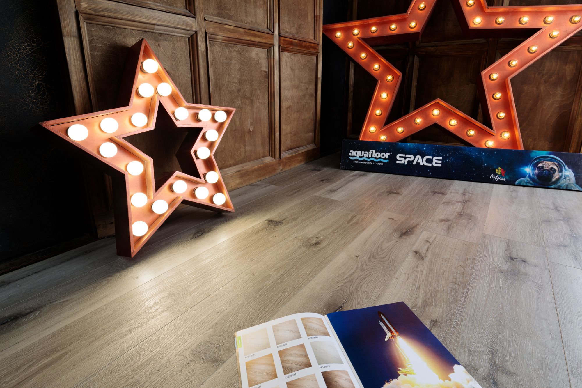 Кварцвиниловый SPC ламинат Aquafloor Space AF4034SPC 1220×180×4 фото в интерьере