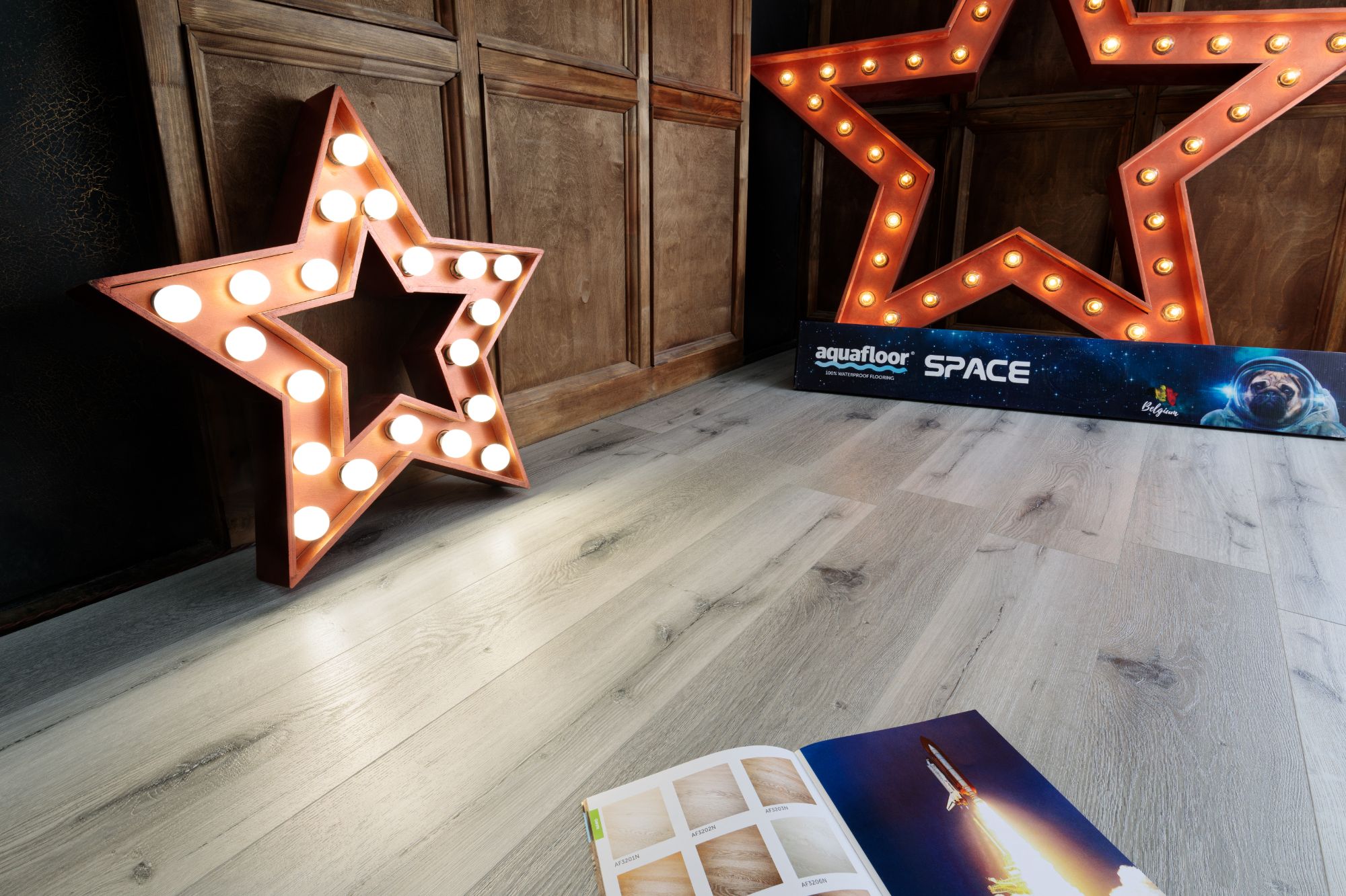 Кварцвиниловый SPC ламинат Aquafloor Space AF4035SPC 1220×180×4 фото в интерьере