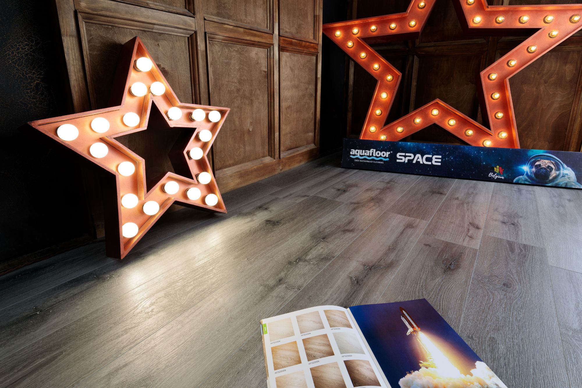 Кварцвиниловый SPC ламинат Aquafloor Space AF4037SPC 1220×180×4 фото в интерьере