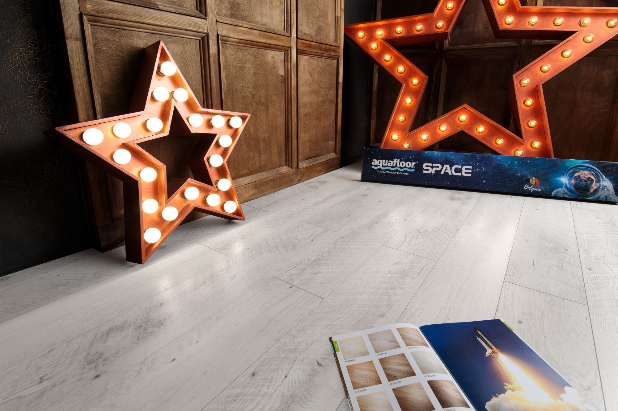 Кварцвиниловый SPC ламинат Aquafloor Space AF4002SPC 1220×180×4 фото в интерьере