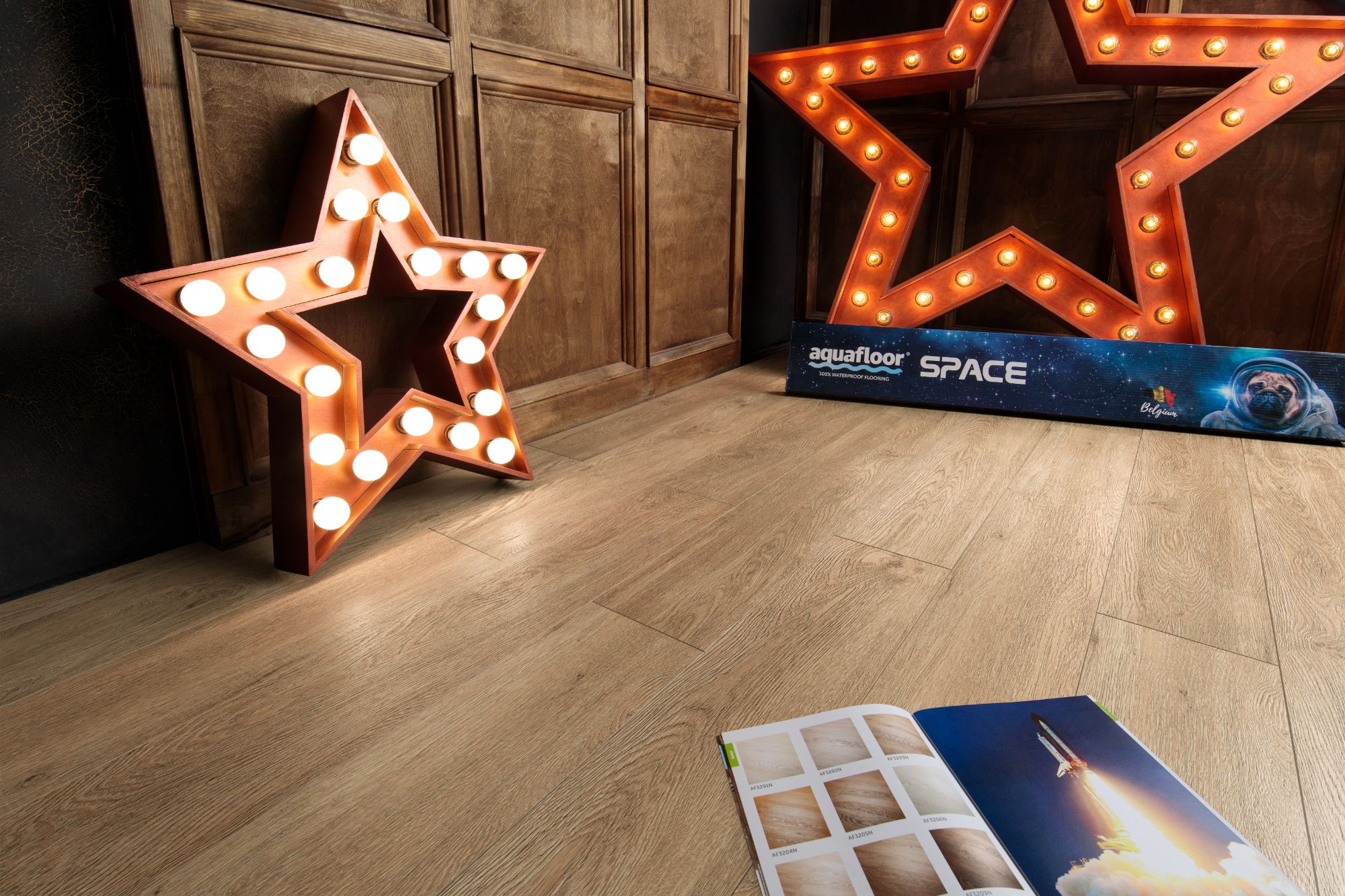 Кварцвиниловый SPC ламинат Aquafloor Space AF4003SPC 1220×180×4 фото в интерьере