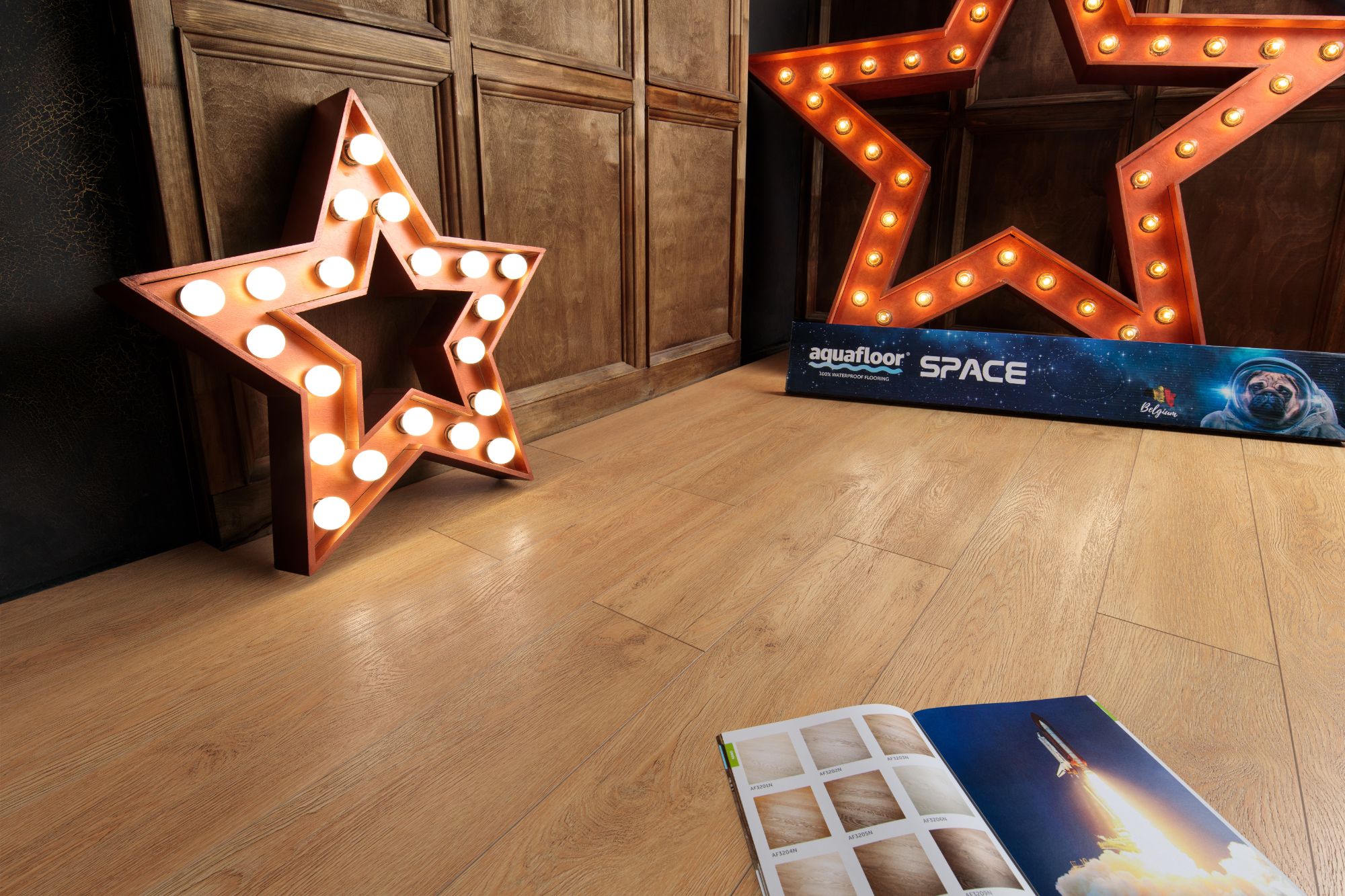 Кварцвиниловый SPC ламинат Aquafloor Space AF4004SPC 1220×180×4 фото в интерьере