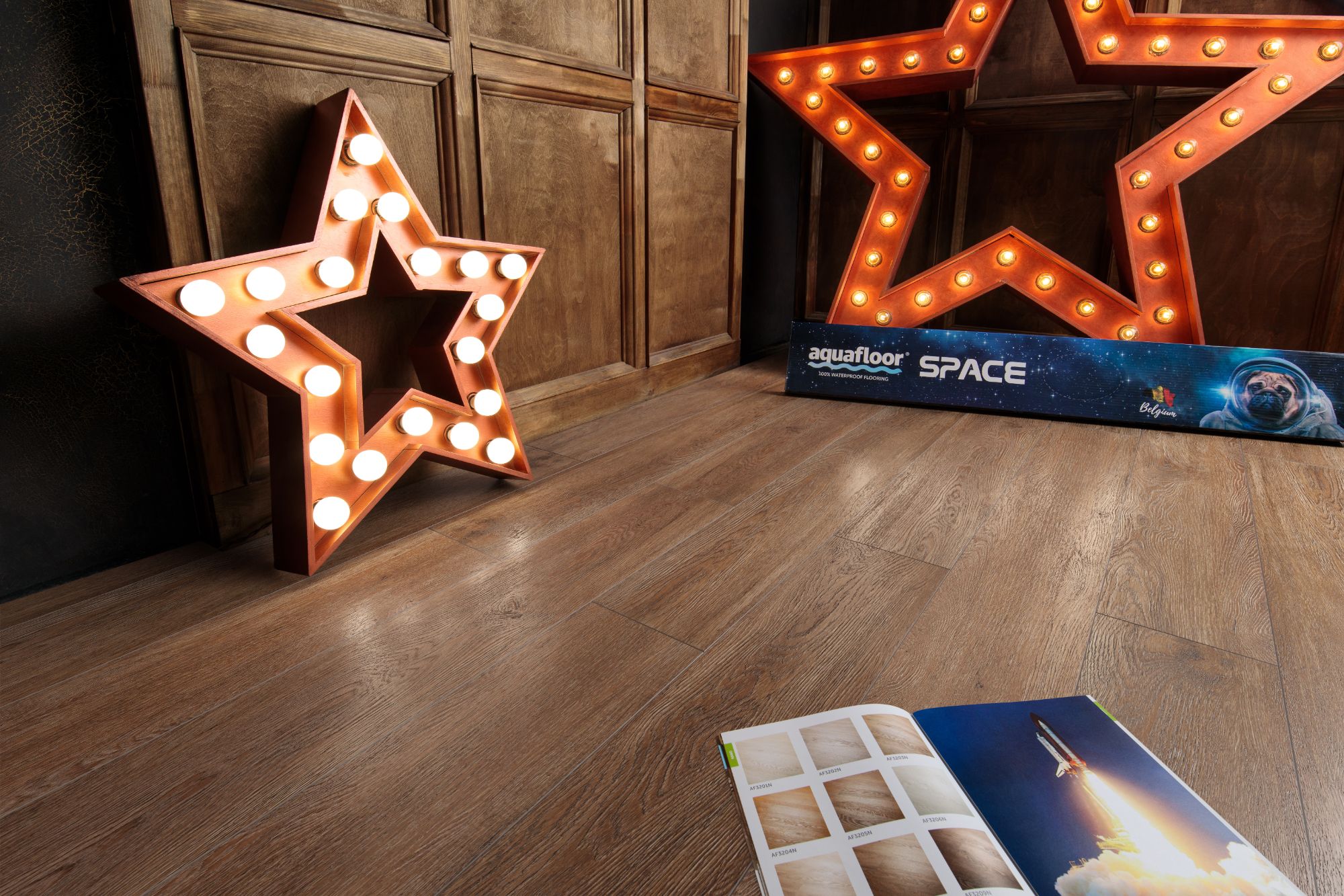 Кварцвиниловый SPC ламинат Aquafloor Space AF4005SPC 1220×180×4 фото в интерьере