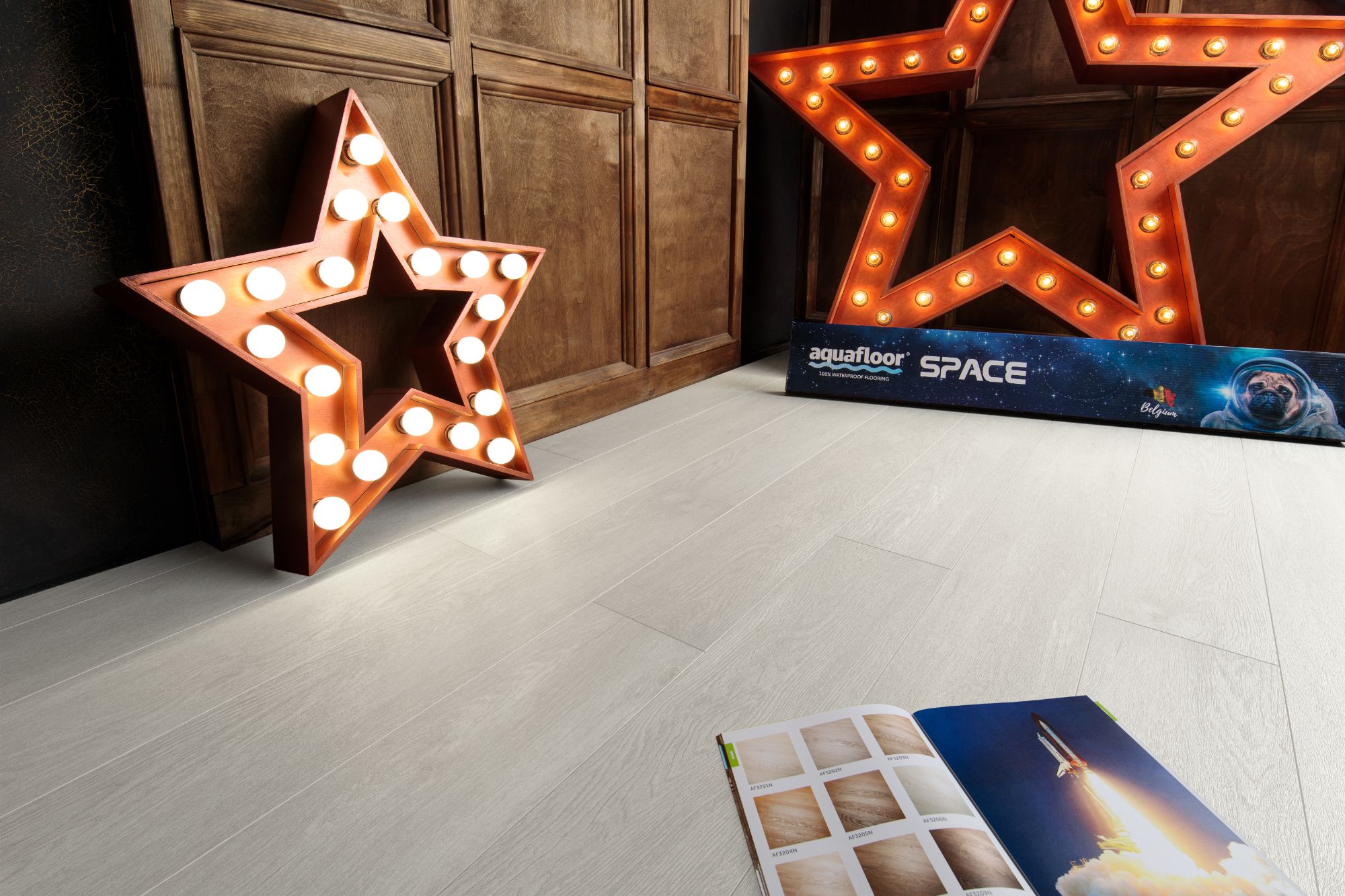 Кварцвиниловый SPC ламинат Aquafloor Space AF4006SPC 1220×180×4 фото в интерьере