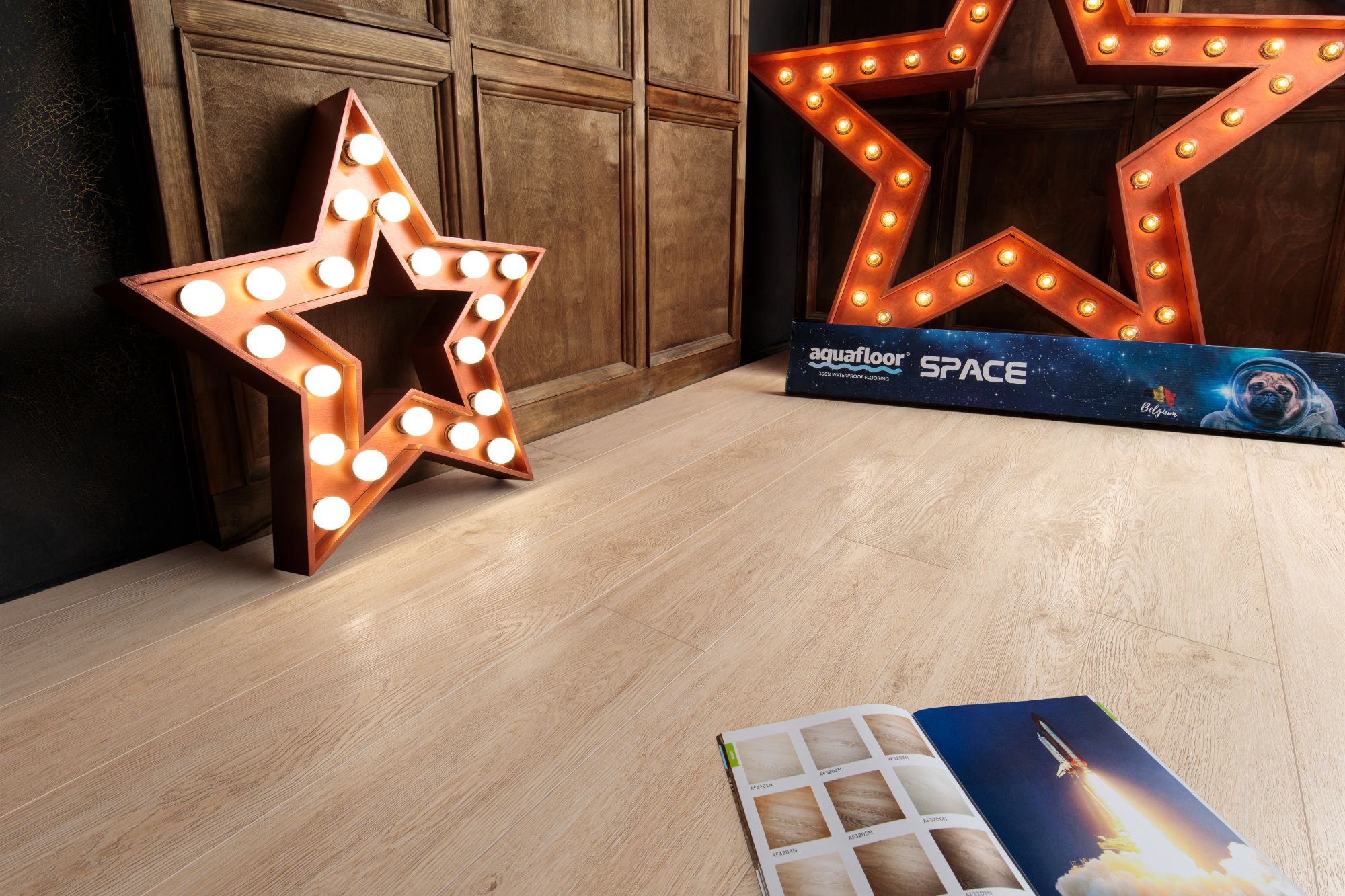 Кварцвиниловый SPC ламинат Aquafloor Space AF4007SPC 1220×180×4 фото в интерьере