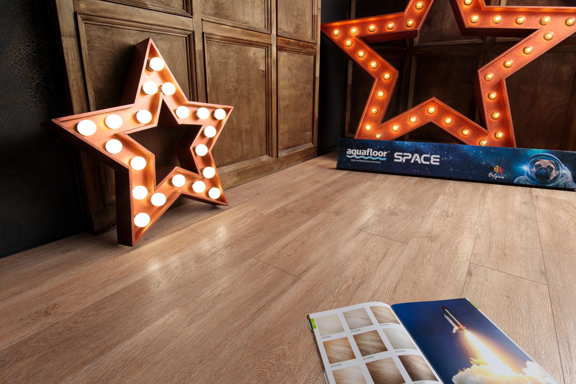 Кварцвиниловый SPC ламинат Aquafloor Space AF4008SPC 1220×180×4 фото в интерьере