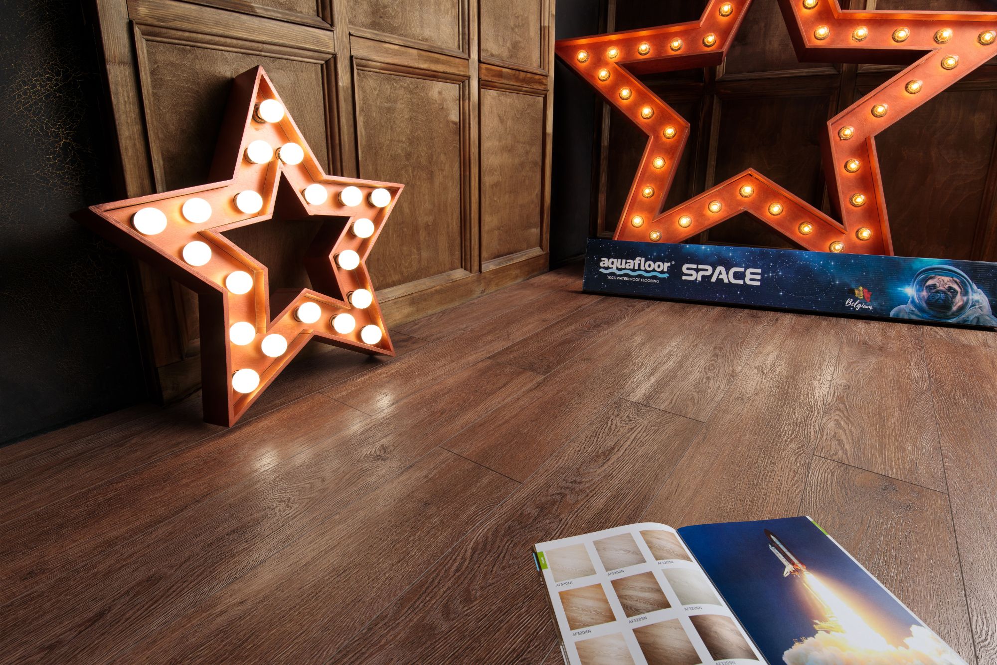 Кварцвиниловый SPC ламинат Aquafloor Space AF4009SPC 1220×180×4 фото в интерьере