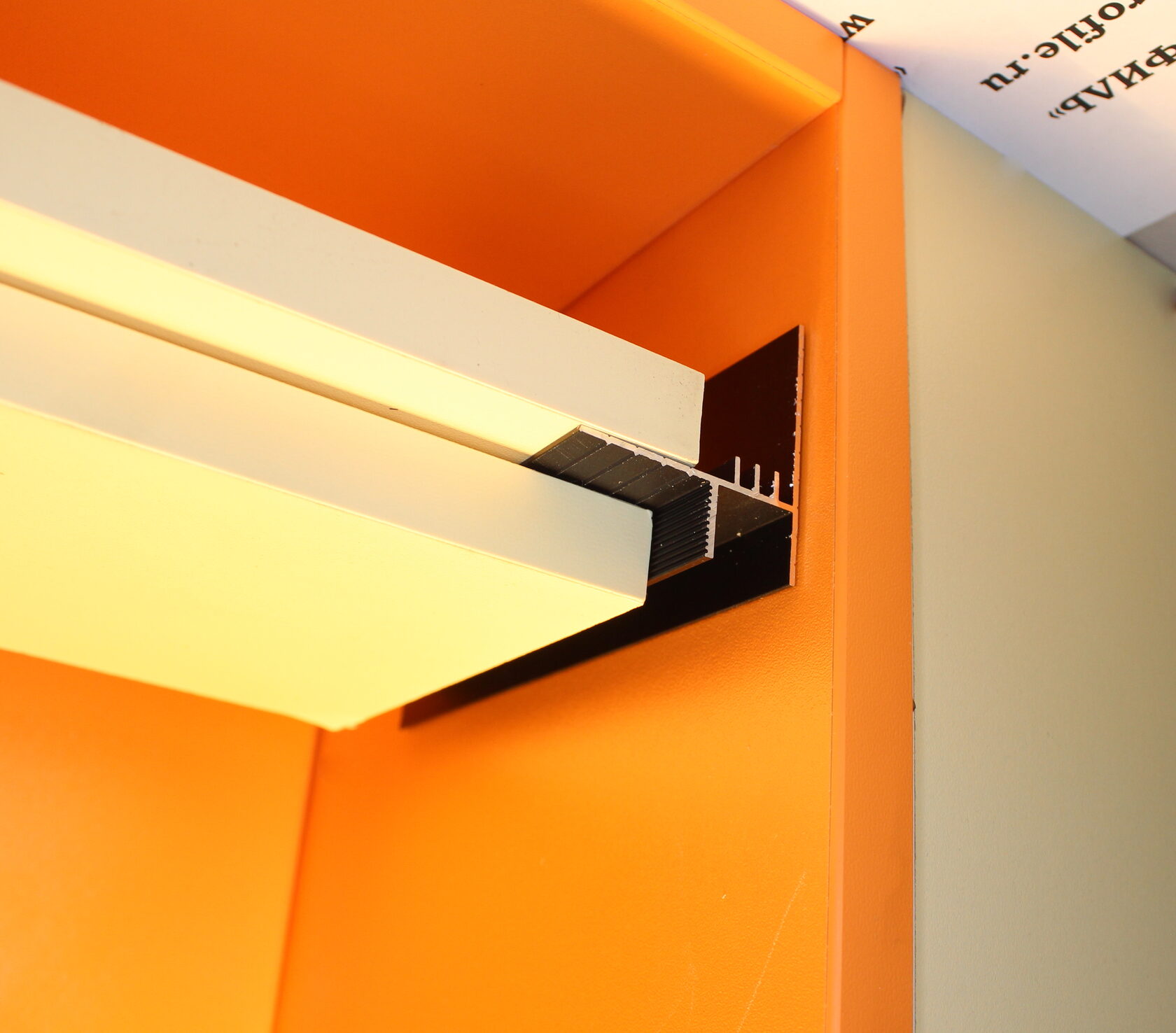 Профиль теневой алюминиевый Modern Decor анодированный черный 2000×38,8×48,7