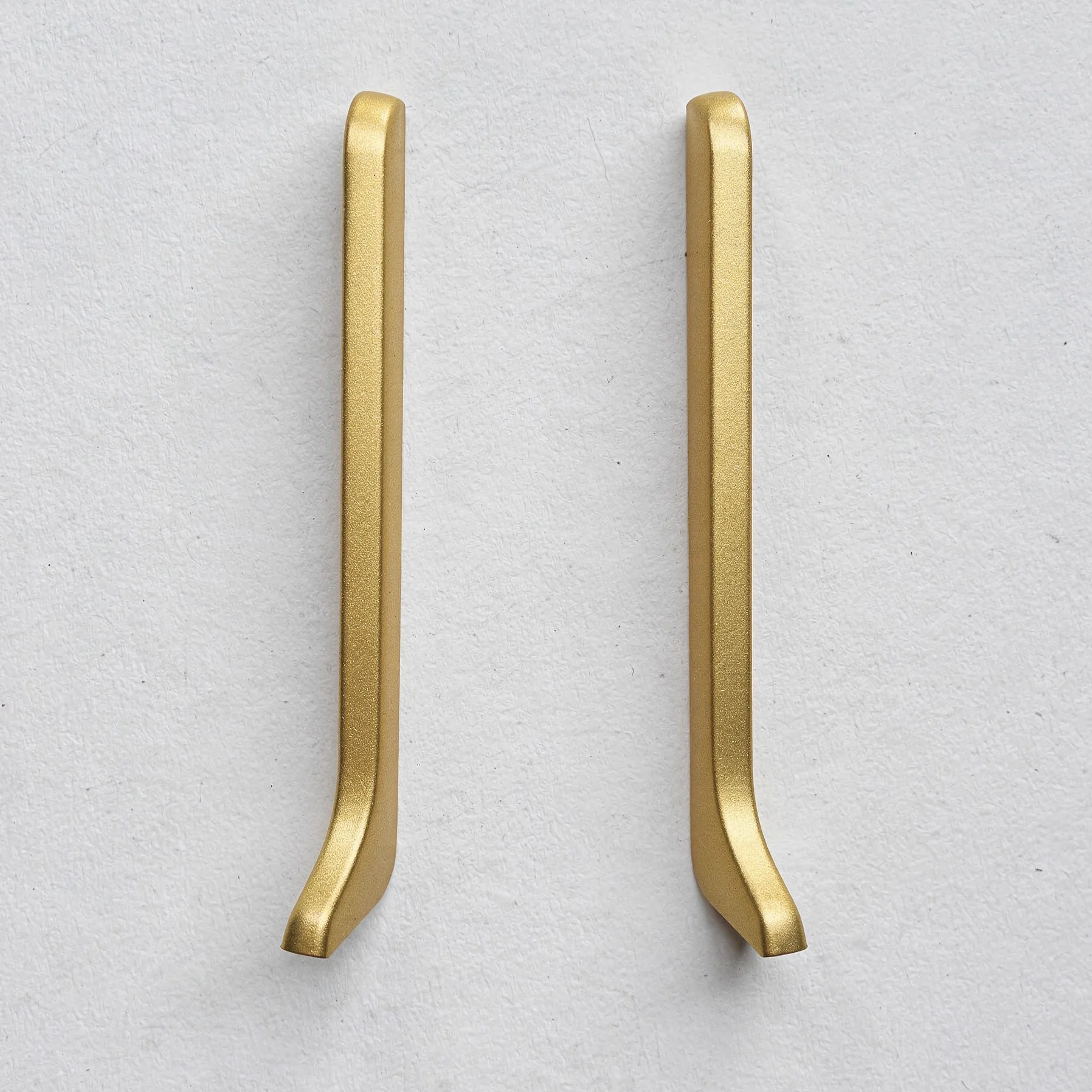 Заглушка алюминиевая для плинтуса Modern Decor золото матовое 60 мм 2 шт/уп