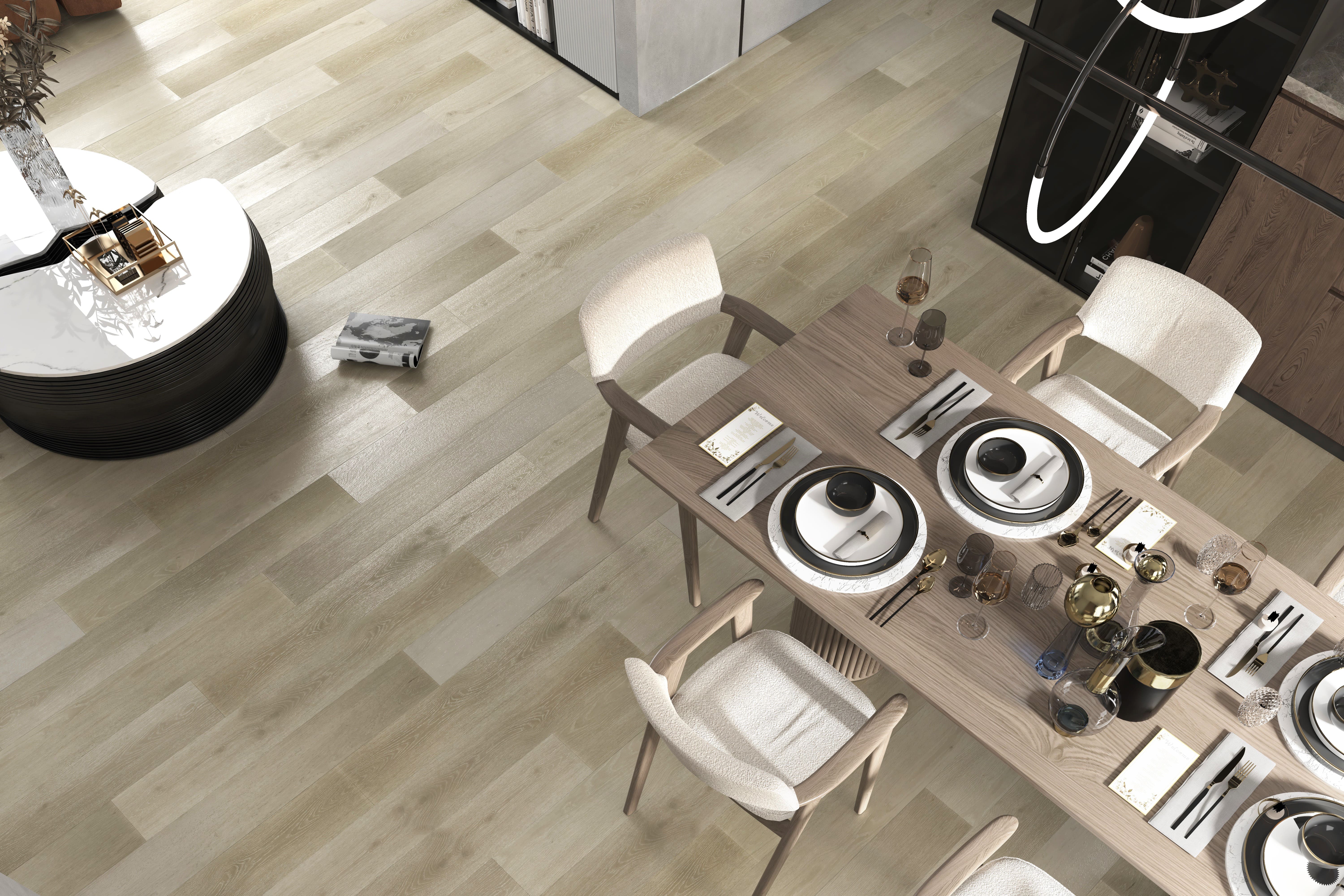 Кварцвиниловый SPC ламинат Fargo Comfort Дуб Спелый Миндаль 1166−02 1220×150×4 фото в интерьере