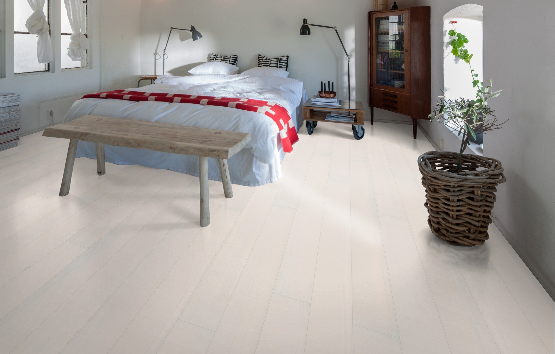 Паркетная доска Kahrs Бук Белое Сияние Opaque 2420×187×15 фото в интерьере Паркетная доска Kahrs Бук Белое Сияние Opaque 2420×187×15 фото в интерьере